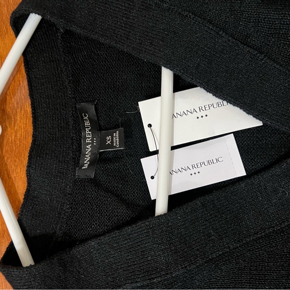 Banana Republic Black Button-Up Cardigan - Picture 2 of 2
